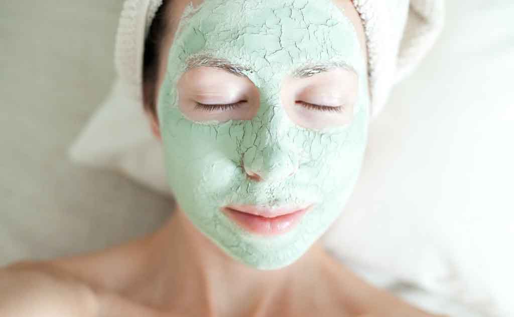 At home spa days are a great way to relieve the stress of life and let yourself relax for a few hours.