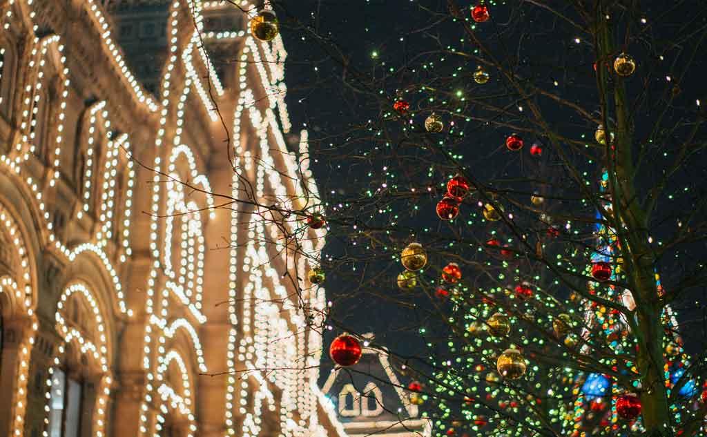 Christmas lights is another great Christmas activity to enjoy with the whole family