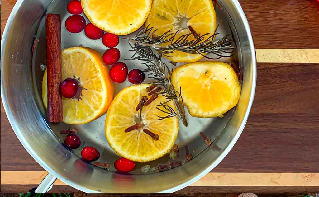Create Holiday Stovetop Potpourri